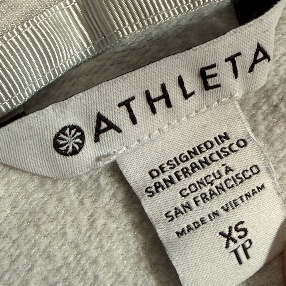 Athleta Purana Wrap Sweatshirt – Light Grey Heather‎ 🤍✨ - Picture 4 of 7